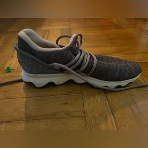 Sorel kinetic sneakers